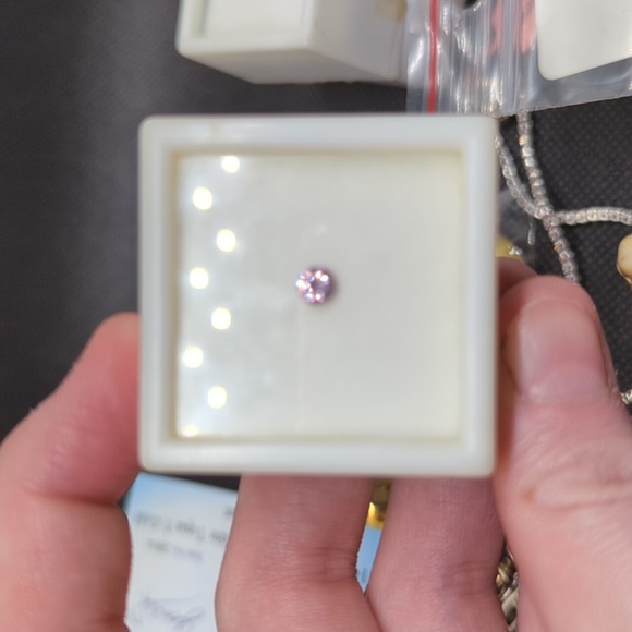 COPY - .25ct Malaya garnet bright pink sparkly - Picture 3 of 4